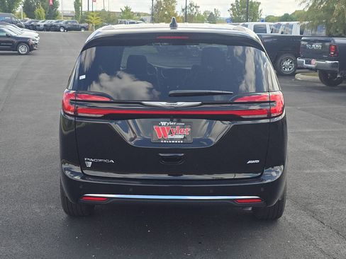 New 2026 Chrysler Pacifica Select image 12