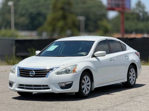 Used 2015 Nissan Altima 2.5 S w/ Power Driver Seat Package FWD image 6