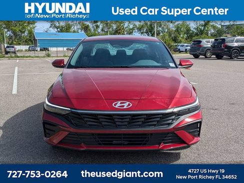 Used 2024 Hyundai Elantra Blue FWD image 8