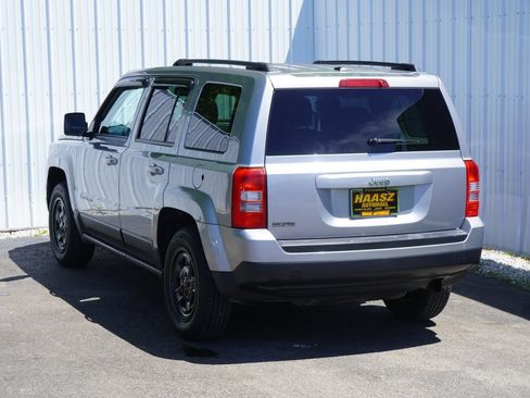 Used 2017 Jeep Patriot Sport w/ Power Value Group FWD image 4