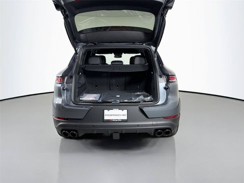 Certified 2026 Porsche Cayenne AWD/4WD image 35
