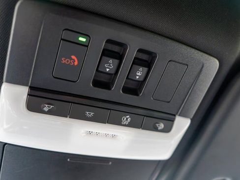 Used 2023 Mitsubishi Outlander AWD image 38