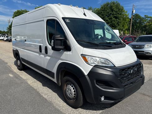 Used 2024 RAM ProMaster 2500 w/ Convenience Group FWD image 3