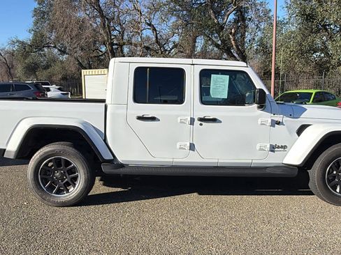 Used 2022 Jeep Gladiator Overland w/ Popular Equipment Package image 4
