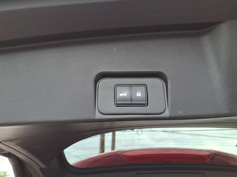 Used 2025 Nissan Rogue SV AWD/4WD image 16