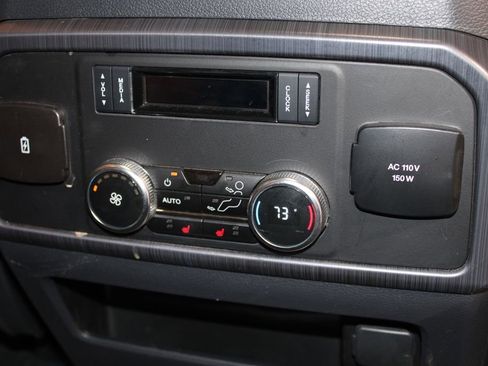 Used 2024 Ford Expedition Platinum AWD/4WD image 38