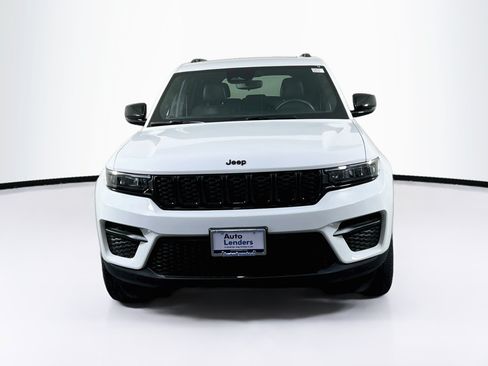 Used 2023 Jeep Grand Cherokee Altitude AWD/4WD image 2