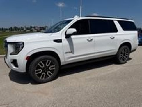 Used 2022 GMC Yukon XL AT4 AWD/4WD image 1