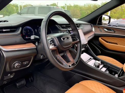 Used 2024 Jeep Grand Cherokee L Summit w/ High Altitude Package AWD/4WD image 18