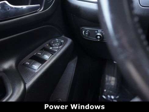 Used 2020 Chevrolet Equinox LT w/ Driver Convenience Package image 29