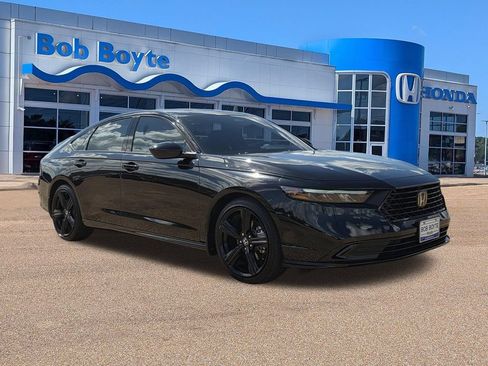 Used 2025 Honda Accord Sport image 3
