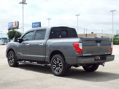 Used 2021 Nissan Titan SV w/ SV Convenience Package AWD/4WD image 8