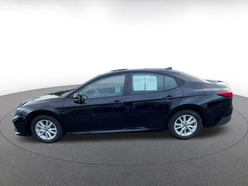 Used 2025 Toyota Camry LE image 9