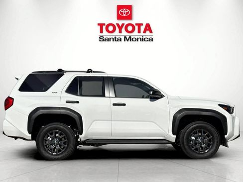 New 2026 Toyota 4Runner SR5 AWD/4WD image 2