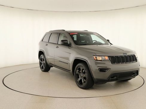 Used 2019 Jeep Grand Cherokee Laredo AWD/4WD image 10