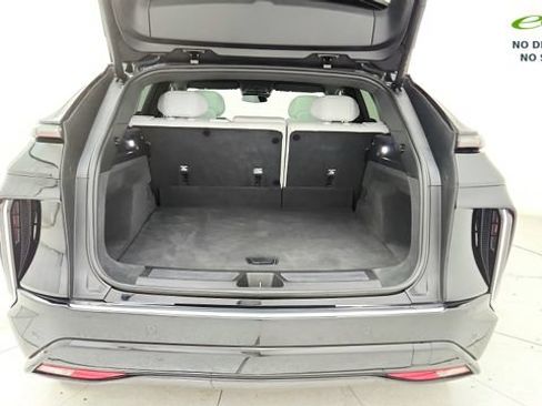 Used 2025 Cadillac Lyriq Luxury AWD/4WD image 29