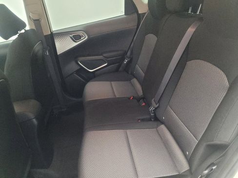Used 2025 Kia Soul LX w/ LX Technology Package image 18
