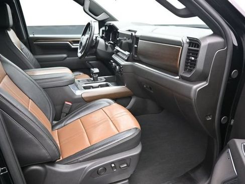Used 2025 Chevrolet Silverado 1500 High Country AWD/4WD image 25
