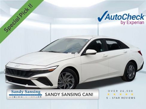 Used 2024 Hyundai Elantra SEL image 1