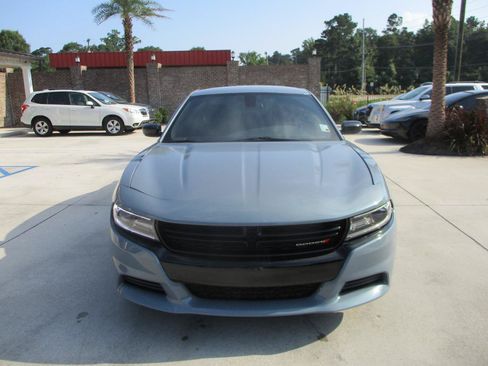 Used 2018 Dodge Charger SXT w/ Blacktop Package RWD image 12