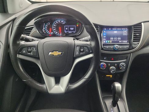 Used 2020 Chevrolet Trax LT w/ Sun & Sound Package FWD image 22