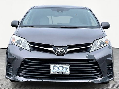Used 2020 Toyota Sienna LE image 3