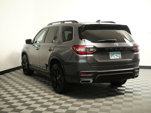 Used 2025 Honda Pilot Black Edition image 7