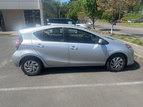 Used 2015 Toyota Prius C Three FWD image 6