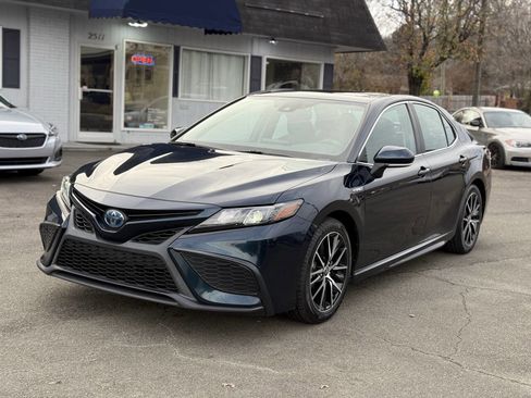 Used 2021 Toyota Camry SE image 4