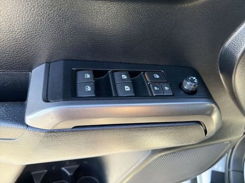 Used 2021 Toyota Tacoma TRD Off-Road image 10