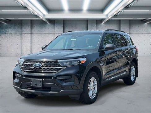 Used 2023 Ford Explorer XLT image 1
