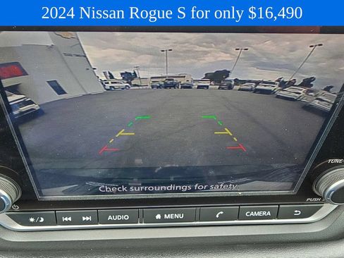 Used 2024 Nissan Rogue S FWD image 31