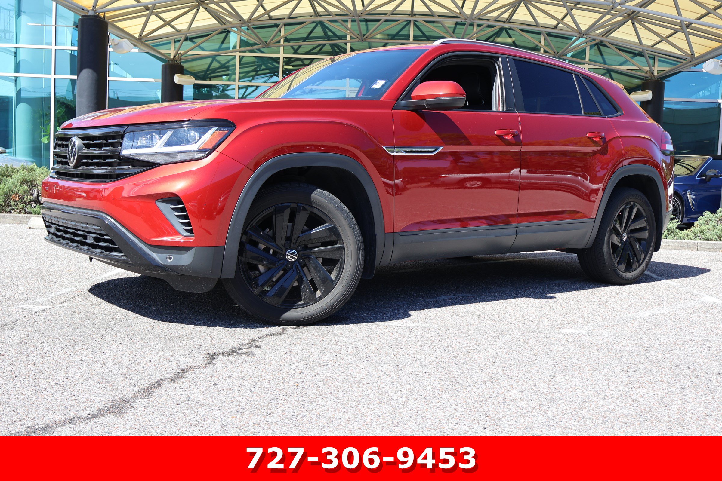 Used 2021 Volkswagen Atlas Cross Sport SE w/ 20" Black Wheels Package FWD image 1