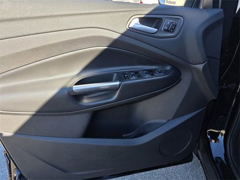 Used 2017 Ford Escape Titanium image 8