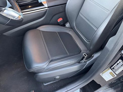 Used 2024 Mercedes-Benz GLC 300 4MATIC image 7