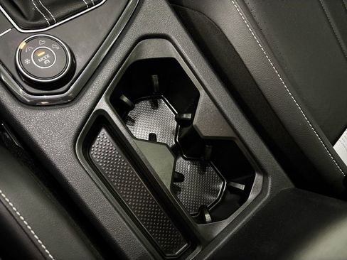 Certified 2022 Volkswagen Tiguan SE image 16