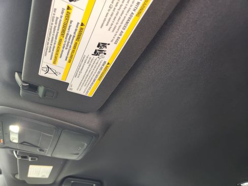 New 2027 Chevrolet Equinox LT w/ Convenience Package II FWD image 21