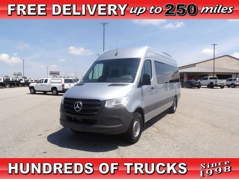 Used 2025 Mercedes-Benz Sprinter 2500 image 1