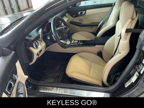 Used 2020 Mercedes-Benz SLC 300 image 4