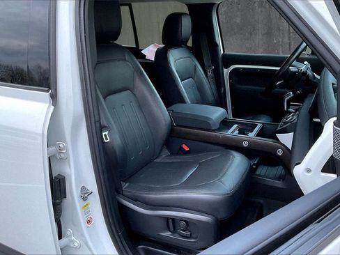 Used 2022 Land Rover Defender 110 SE image 28