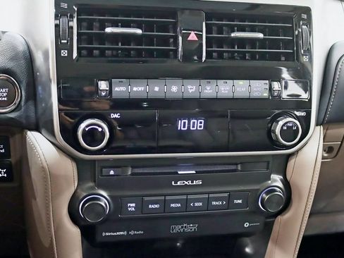 Used 2023 Lexus GX 460 Premium w/ Accessory Package AWD/4WD image 22