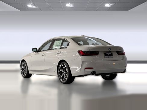 Used 2026 BMW 330i Sedan w/ Convenience Package RWD image 3