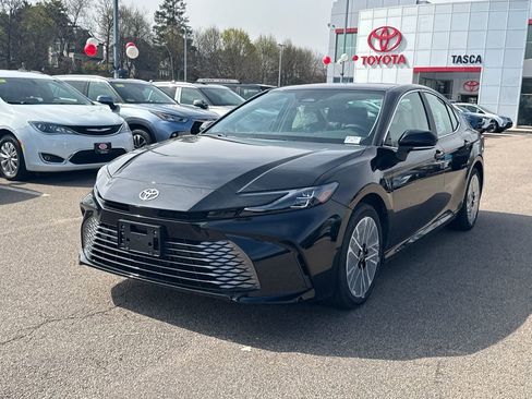 New 2026 Toyota Camry XLE AWD/4WD image 3