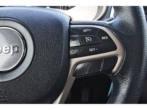 Used 2015 Jeep Cherokee Sport image 19