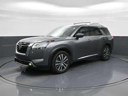 Used 2022 Nissan Pathfinder Platinum w/ Cargo Package FWD image 3