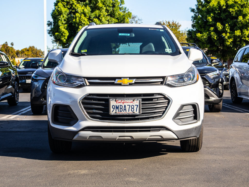 Used 2018 Chevrolet Trax LT w/ Sun & Sound Package AWD/4WD image 3