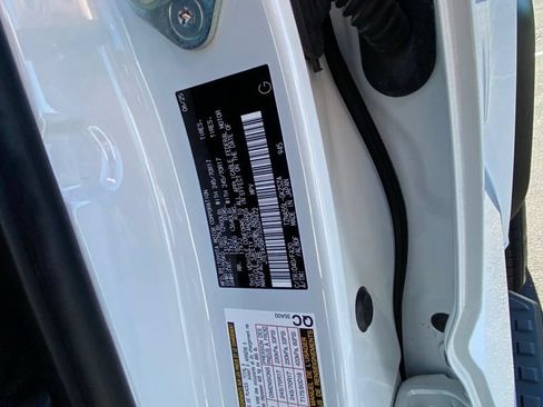 Certified 2025 Toyota 4Runner SR5 AWD/4WD image 34