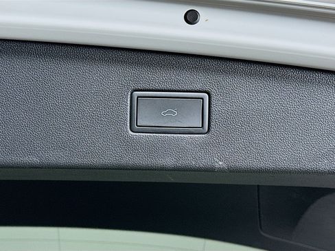 Used 2024 Volkswagen Tiguan SE image 29