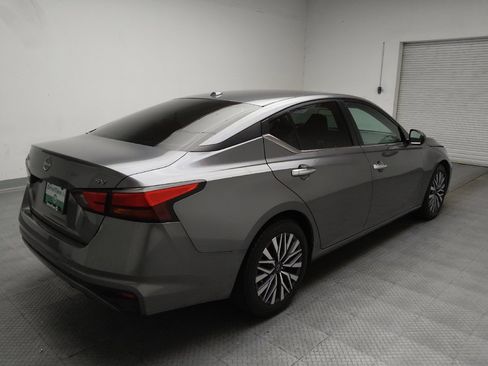 Used 2023 Nissan Altima 2.5 SV FWD image 9