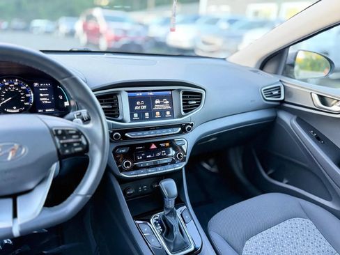 Used 2019 Hyundai Ioniq Plug-In Hybrid FWD image 20